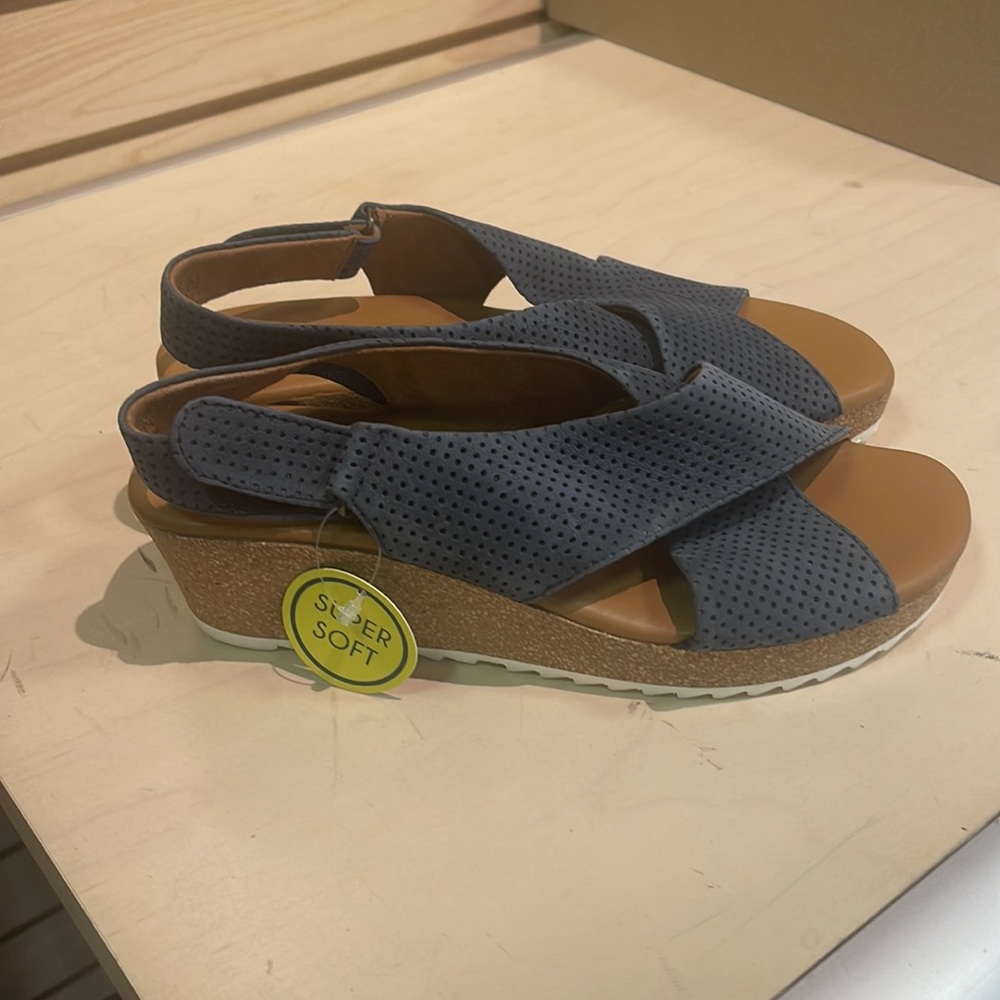 NEW! Women’s Paul Green Navy Suede Perforated Wedge Sandals Size 5M
